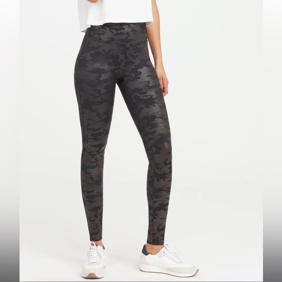 Spanx Woman’s Faux Leather Camo Leggings, Size S/P - Picture 1 of 8